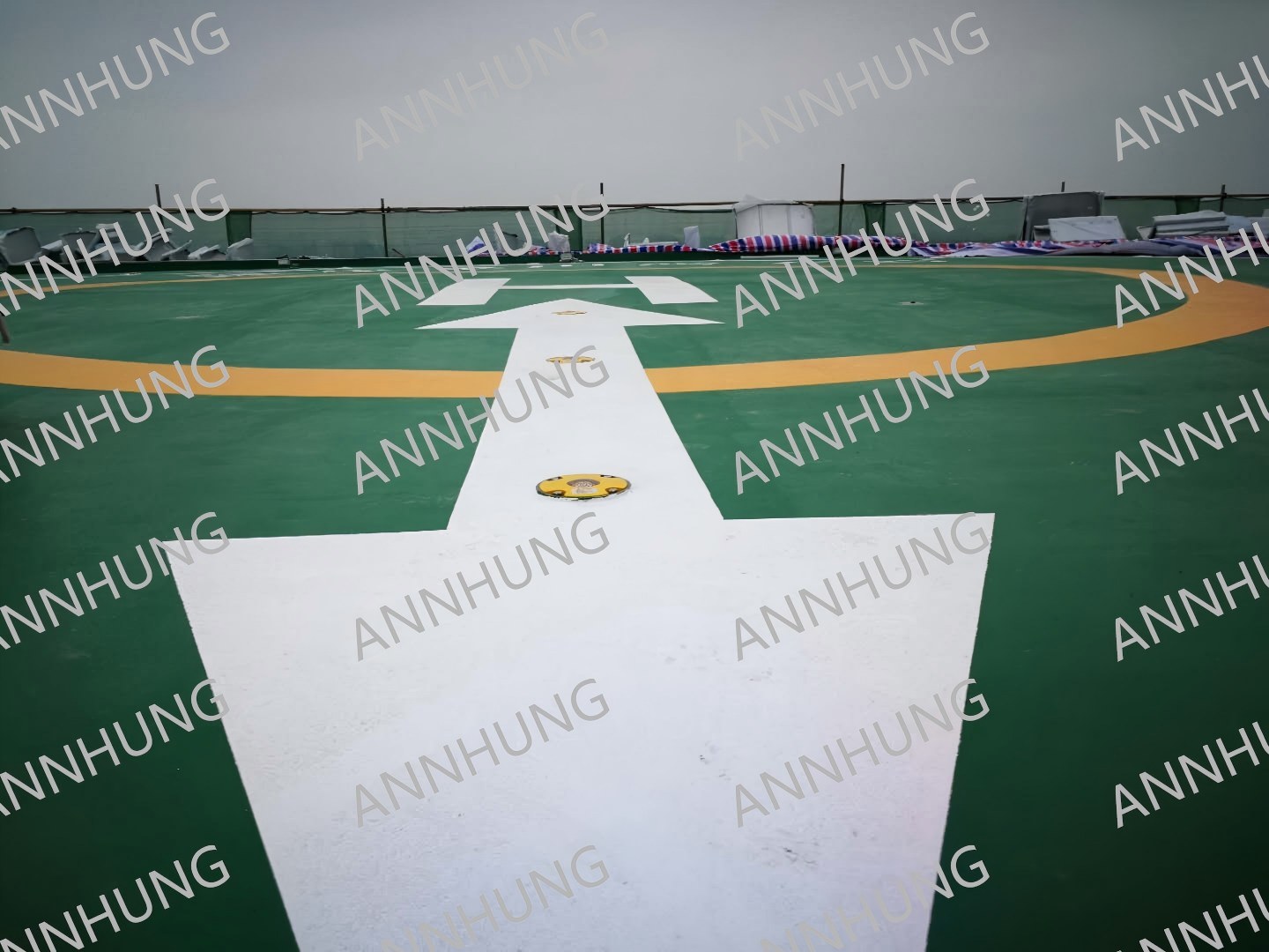 Aktueller Firmenfall über Building Rooftop Helipad Case Study: AH-HP-I Serial LED Heliport Inset Light
